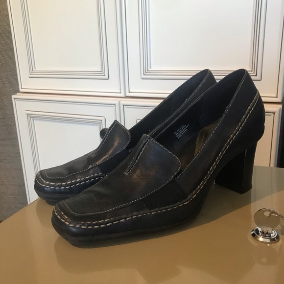 Shoes - Picture 4 of 4